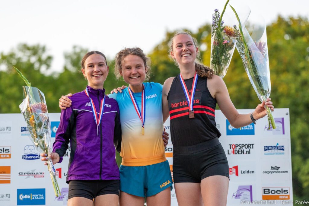 Podium bij de Gouden Spike/NK 10.000m met Jennifer Gulikers en Lisa Duijvestijn - Bjorn Parée